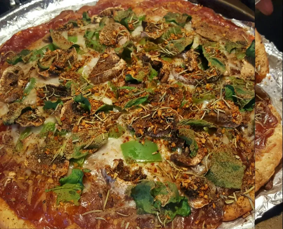 #homemade BBQ Bell pepper,  and onion with Spinach Pizza|CoCoさん