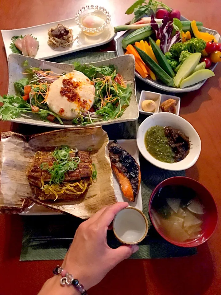 Today's Dinner🍴前菜･胡麻だれ寄せ豆腐ｻﾗﾀﾞ･野菜のﾀﾗﾏﾖ&味噌ﾃﾞｨｯﾌﾟ･鰻ちまき･大根とわかめ､お麩のお吸い物･白飯･もずく&めかぶ|🌈Ami🍻さん