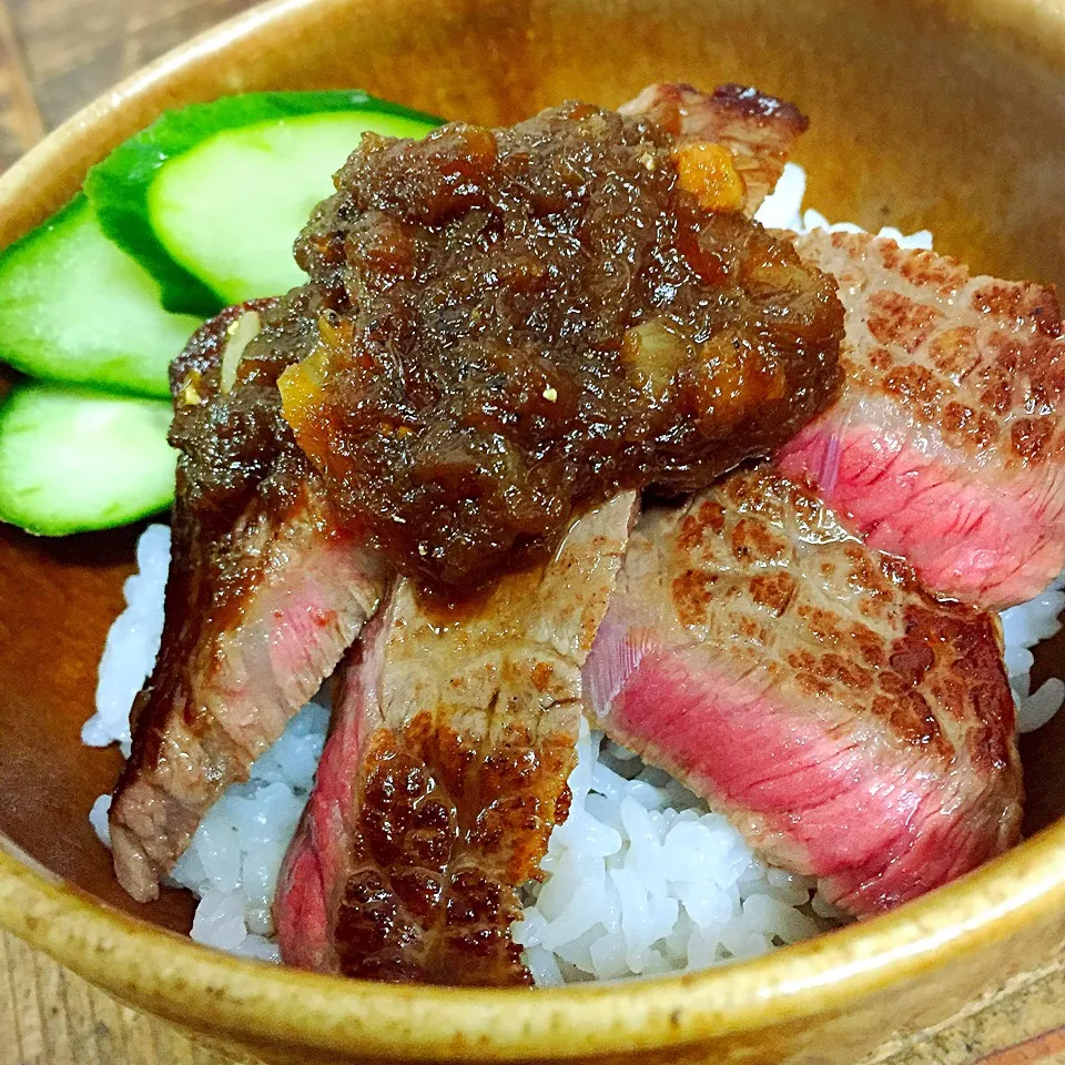 Snapdishの料理写真:ステーキ丼🍴|アッツさん