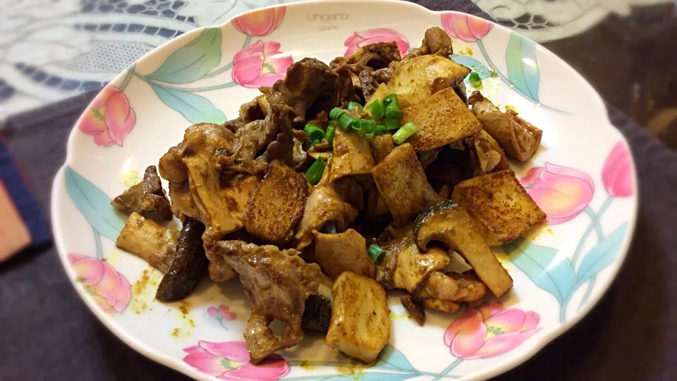 ハツもと🐓とエリンギのカレー炒め😋|アライさんさん