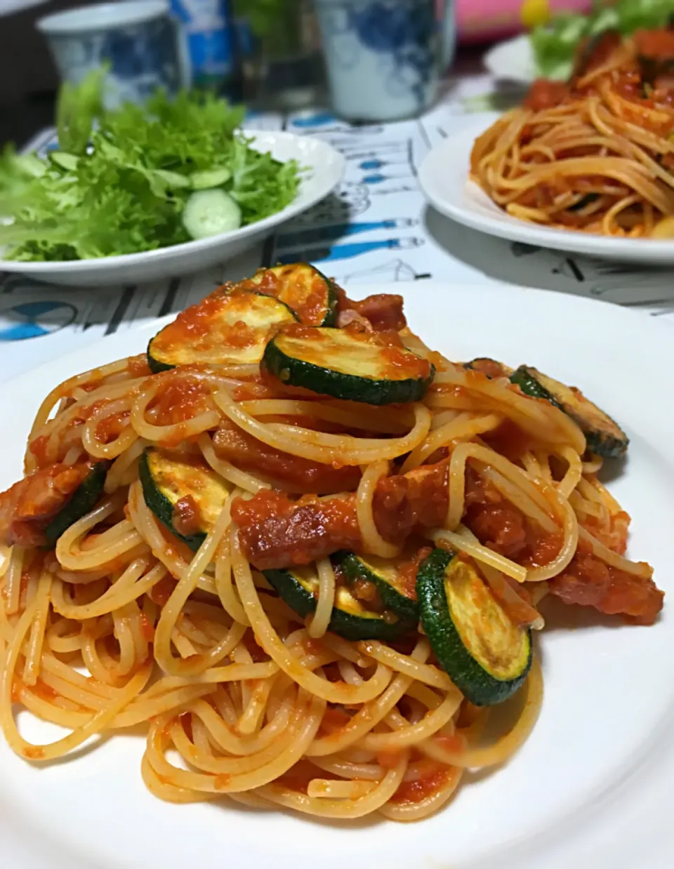 ベーコンとズッキーニでトマトソースパスタ🍝|konriさん