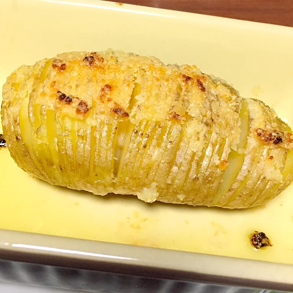 本日のハッセルバックポテトは、
ガーリックチーズ風味 😋🤤|yumyum😋さん