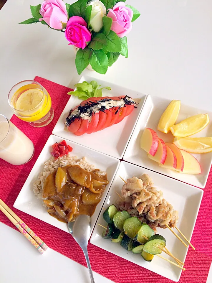 Snapdishの料理写真:朝ごはんは勝負飯( ◠‿◠ )
カレーもち麦🍛焼き鳥&🥒串😋👍トマト🍅にひじきマリネ✌️フルーツ🍎グレープフルーツ💖レモン水🍋ホッと甘酒😋😋😋👍|はみちゃんさん