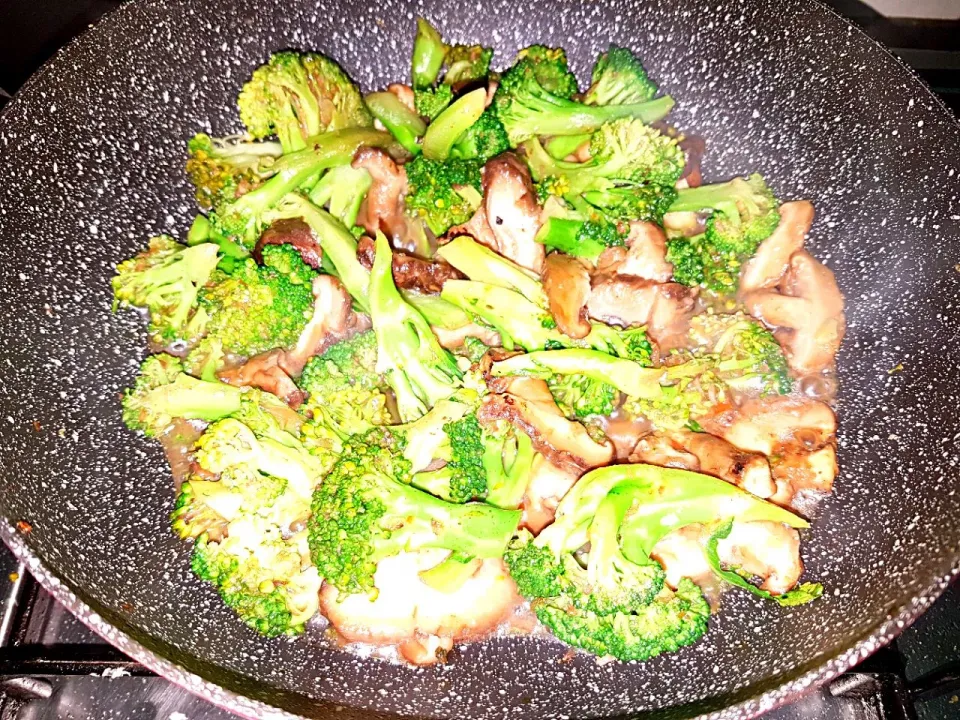 Shiitake n Broccoli|Nur El Ainさん