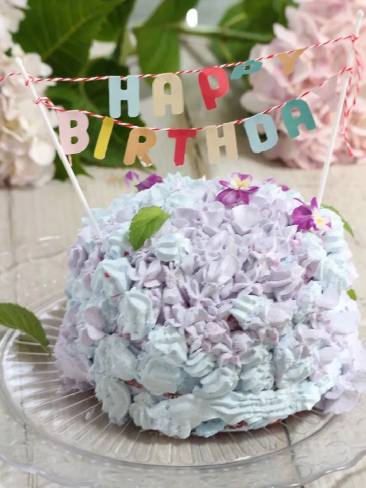 紫陽花ケーキでハッピーバースデー！
身体に優しいマクロビケーキ
#マクロビ #お誕生日ケーキ  #身体に優しい|chieさん