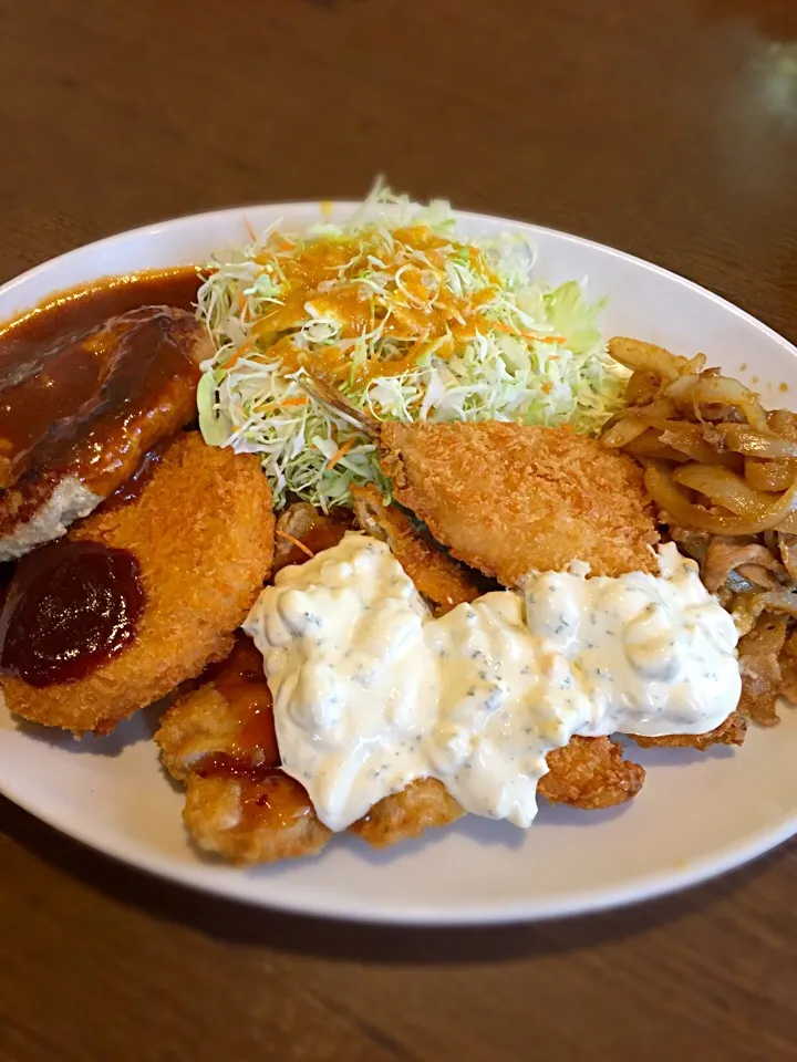 ボリュームミステリー定食🍽|akiさん