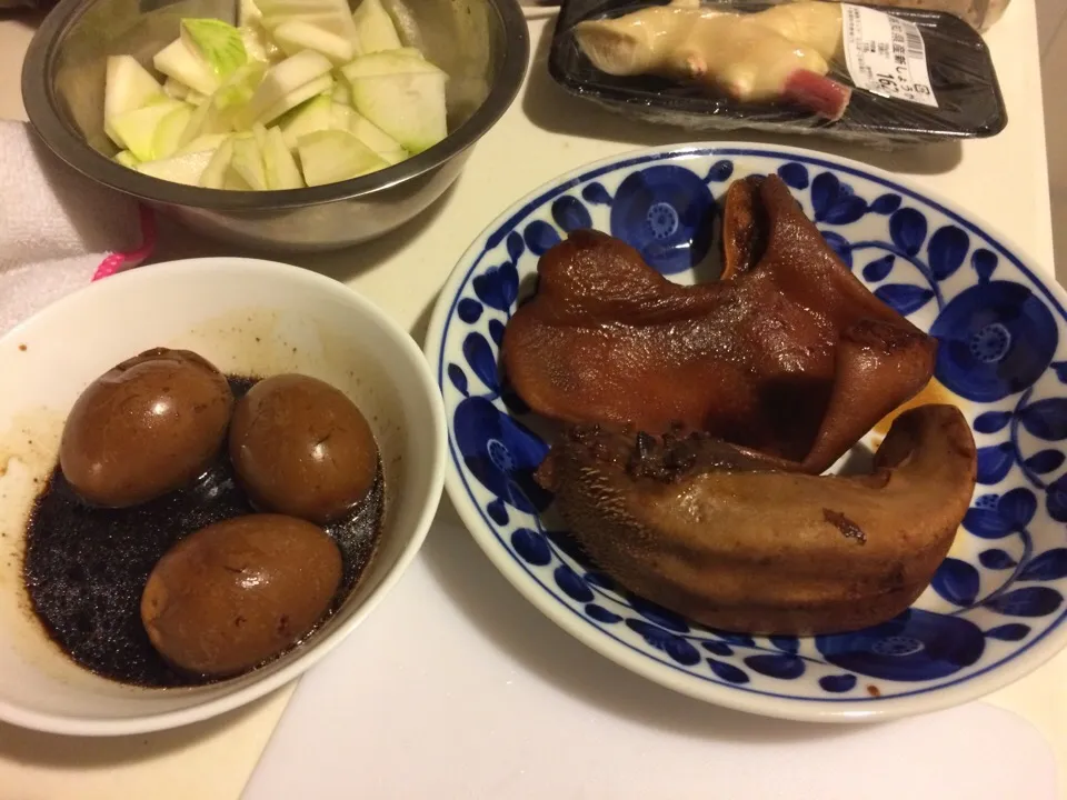 Snapdishの料理写真:中華風特殊タレの卵煮、豚タン煮、耳煮(煮込んだ後に一晩タレに漬けて、味がすごい染み込んでいます。美味しかったです！（≧∇≦）|ハイさん