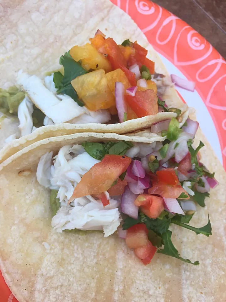 Mahi mahi tacos with pineapple mango salsa|Chris Shannonさん