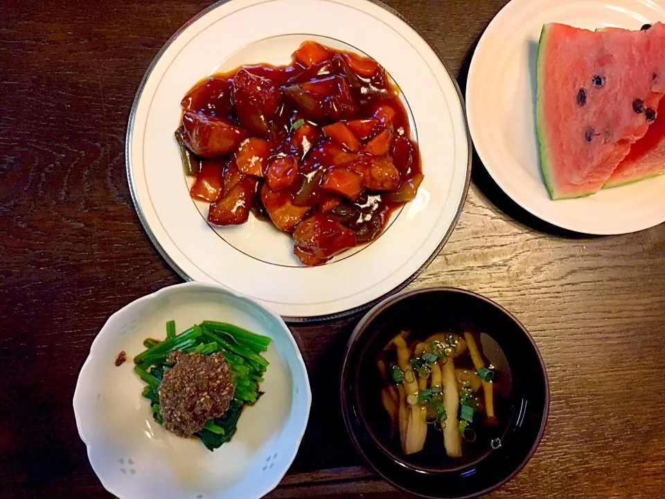 酢豚
しめじのお汁
ほうれん草の胡麻和え
スイカ|カドラさん