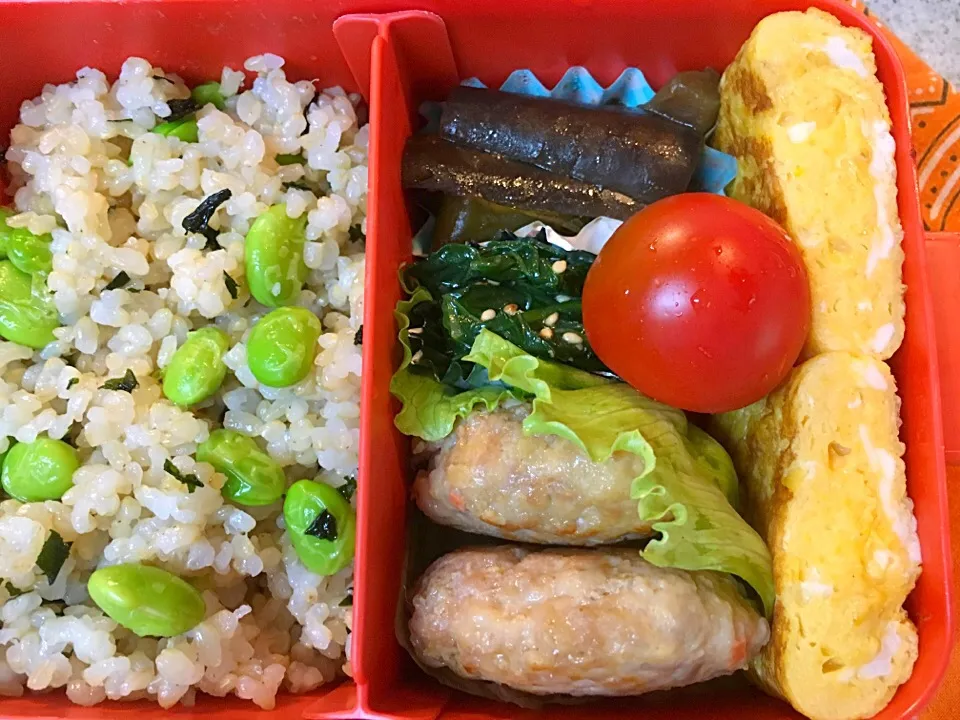 ☆6/6今日のお弁当☆〜わかめと枝豆の混ぜご飯、とりつくね、ナスとピーマンの味噌炒め、だし巻き卵、小松菜の胡麻和え、トマト〜朝投稿忘れました(^_^;)|Satokoさん