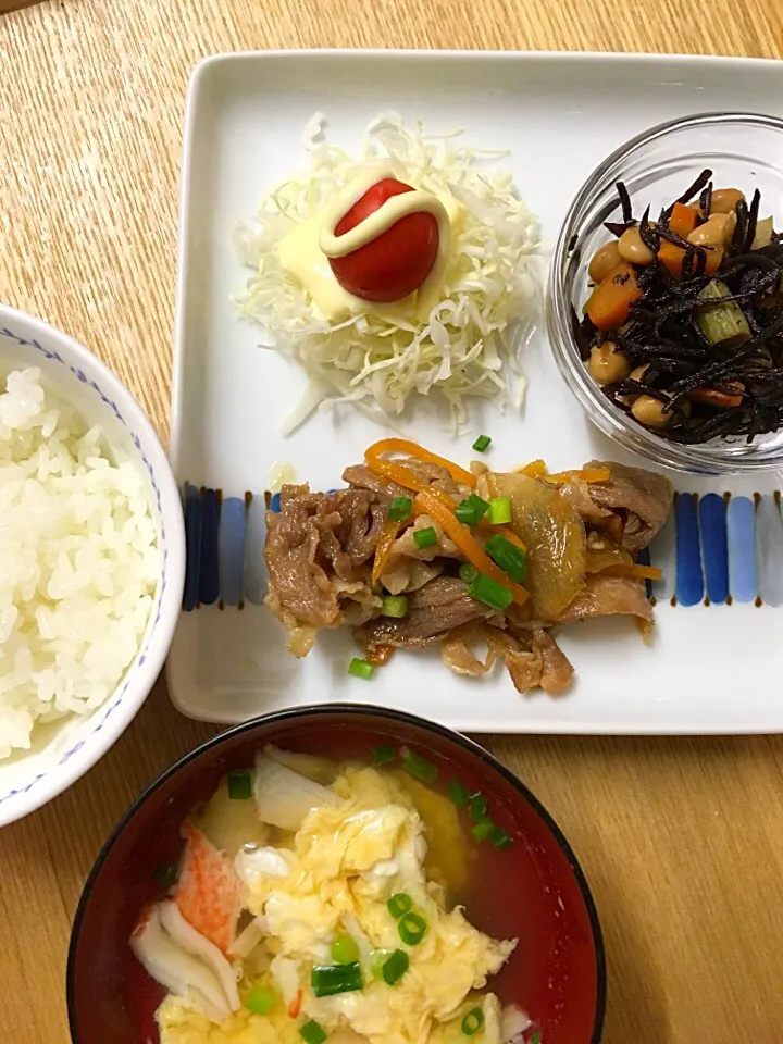 #ムスメご飯 

豚の生姜焼き、サラダ、ひじき煮、カニ玉スープ、ご飯|mossan＠OSAKAさん