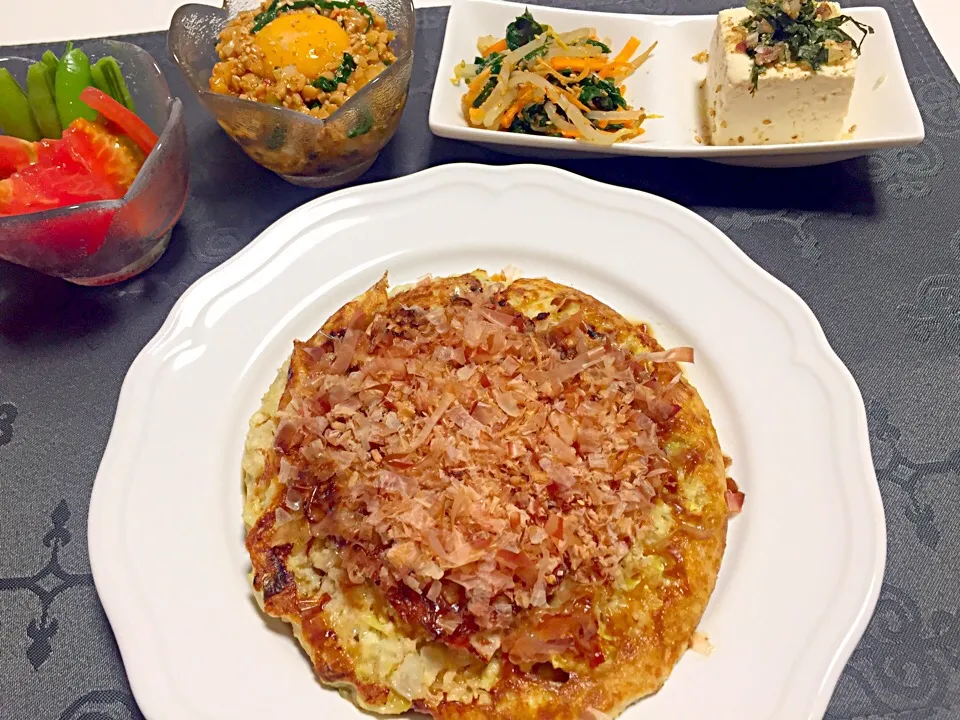 お豆腐のお好み焼き～😋
小麦粉は一切使ってません！
ポン酢でサッパリと🎶¨̮
めっちゃヘルシー🤗👏💯❣️

#お豆腐お好み焼き #お好み焼き #納豆 #胡麻 #love #ヘルシー #ヘルシーご飯 #おうちごはん #料理 #美容 #健康 #ダイエット #グルテンフリー #healthy #cooking #diet #|Miho Chigiraさん