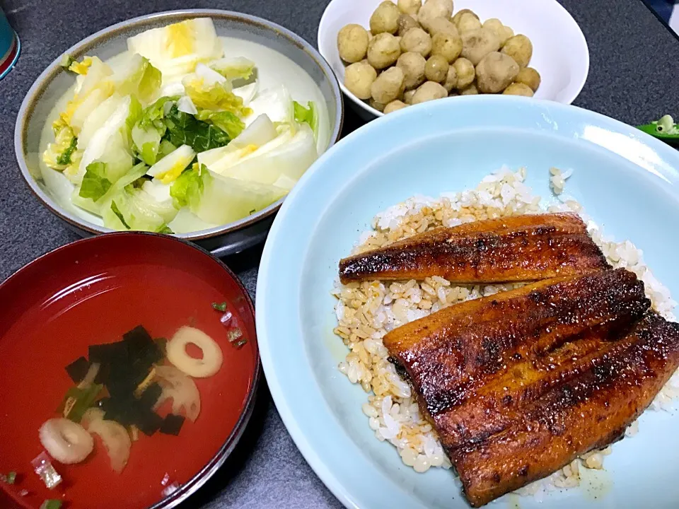 もち麦飯うな丼、じゃがいも、白菜漬物、お吸物(永谷園)、|ms903さん