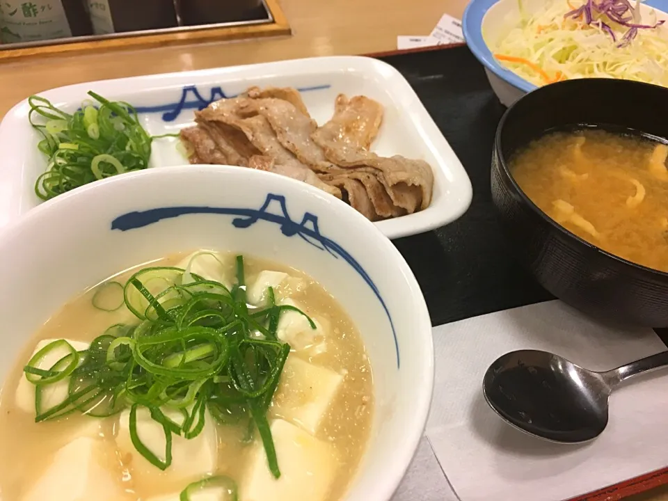 Snapdishの料理写真:豚バラ焼肉定食湯豆腐変更|hirotomoさん