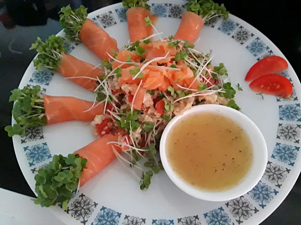 Quinoa + Couscous & Smoked Salmon Salad  
Healthy food 🐳🍀🍀☘☘😋|Heartさん