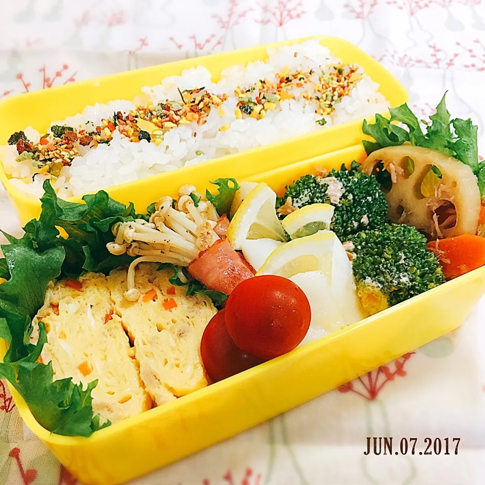 イカのレモンバター焼き弁当 #常備菜 #お弁当記録 #弁当 #お弁当 #野菜たっぷり|momo31omomさん