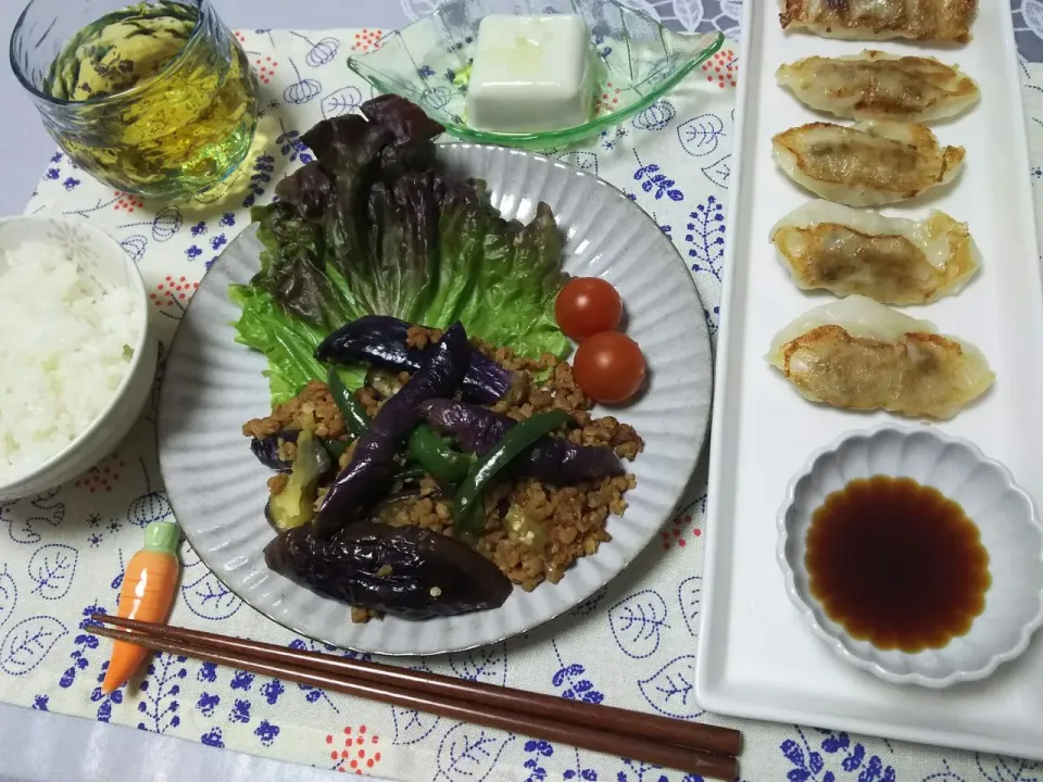 大豆ミンチで麻婆茄子🍆と餃子|シュワシュワキッチンさん