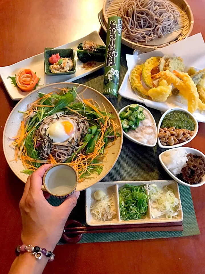 Snapdishの料理写真:Today's Dinner🍴前菜･ねばx2&さっぱり薬味蕎麦<もずく･大根おろし･めかぶ･納豆･ｵｸﾗ･長芋>･天ぷら<海老,南瓜,茄子,筍,さつまいも>･温泉卵･食べる辣油|🌈Ami🍻さん