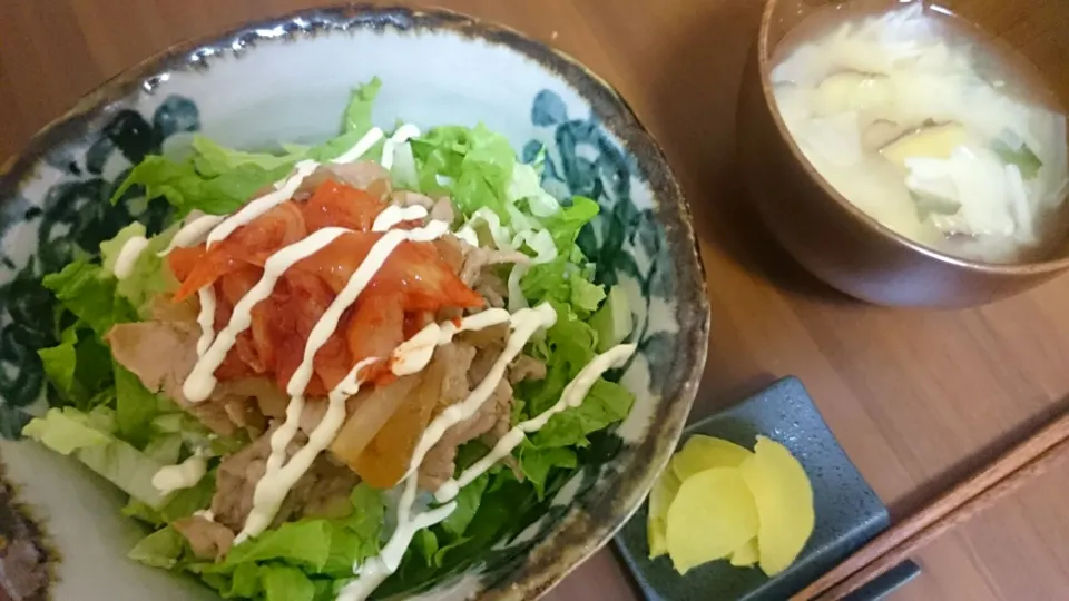 Snapdishの料理写真:豚丼、薩摩芋キャベツえのきお味噌汁、沢庵|アンジェさん