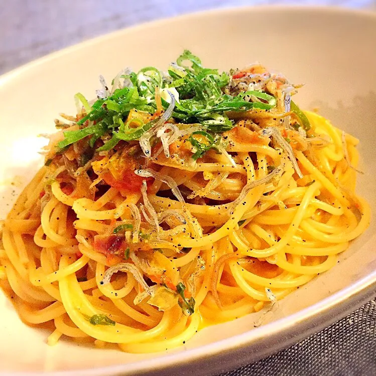 残りもの一掃スパゲッティ🍝
フレッシュトマト、茗荷、九条ねぎ、じゃこ、生クリーム。全部残りもの。|きょーこさん