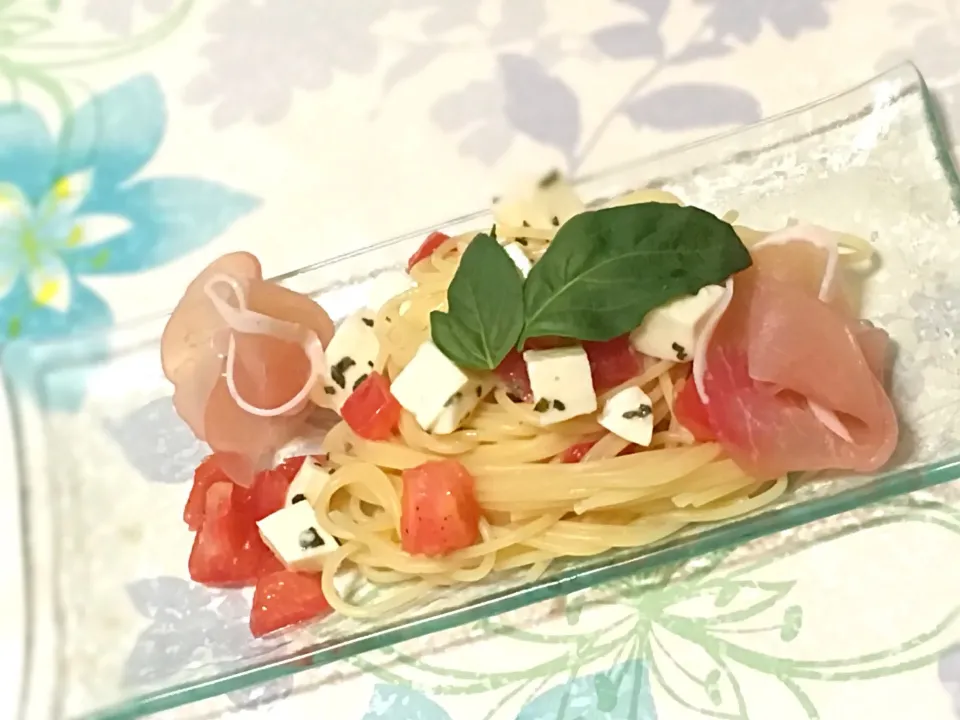 Snapdishの料理写真:生ハムとトマトの冷製パスタ|シェイラさん