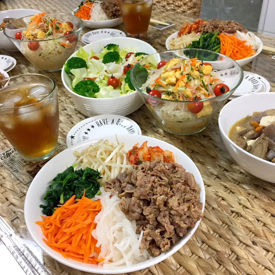 Snapdishの料理写真:ビビンバと春雨サラダで夕食🍴|サリーさん