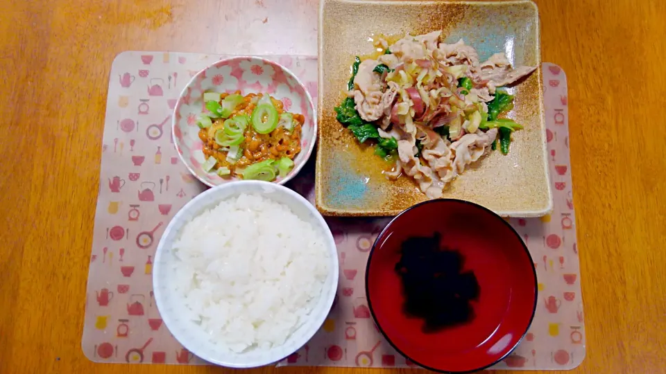 ５月２９日　豚肉とみょうがのさっぱりナムル　納豆　わかめスープ|いもこ。さん