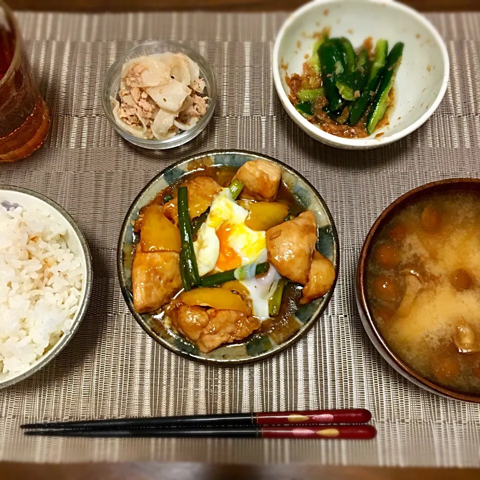 Snapdishの料理写真:鶏むねとにんにくの芽のオイスター炒め、温玉のせ
なめこと豆腐の味噌汁
たたき梅きゅうり
かぶのサラダ|たまさん