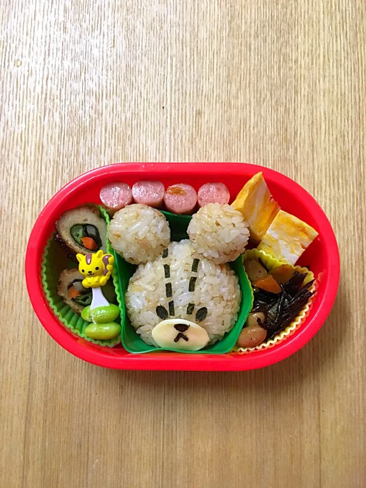 #ムスメ弁当 #ムスメご飯 

鶏肉の野菜巻き、カニカマ卵焼き、ポールウインナー、ひじき煮、枝豆、おかかおにぎり|mossan＠OSAKAさん