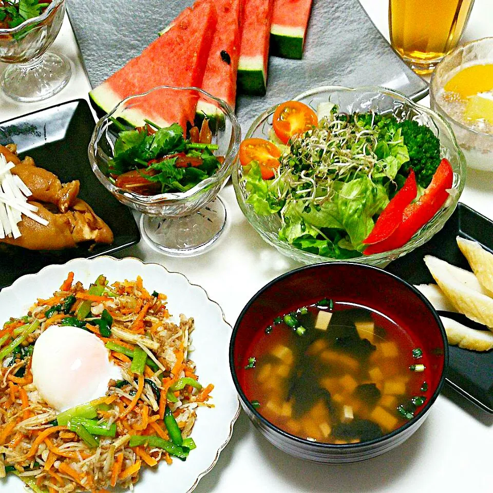 Dinner🍴 Bibimbap Korean seaweed soup Salad Watermelon Fruits yogurt with chia seeds🍉ビビンバ 韓国風🎵スープ テビチ 夕御飯 鯛ちくわ サラダ ミミガー #うちごはん #おうちごはん #oisix|まめさん