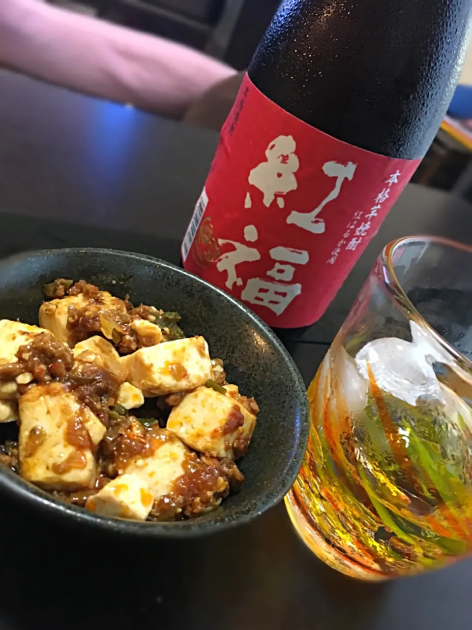 Snapdishの料理写真:激辛麻婆豆腐をつまみに芋焼酎|りえさん