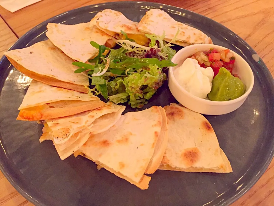 Snapdishの料理写真:Chicken mushroom quesadilla|Sky Blueさん