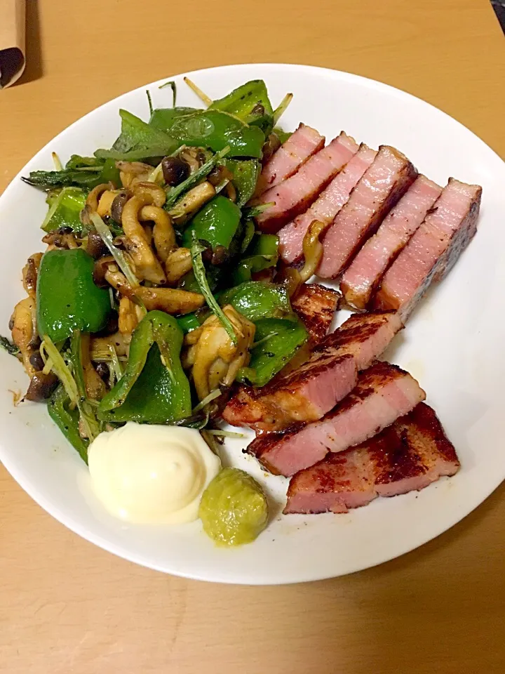 ベーコンのステーキ 野菜のカレー炒め添え|ボンベロさん