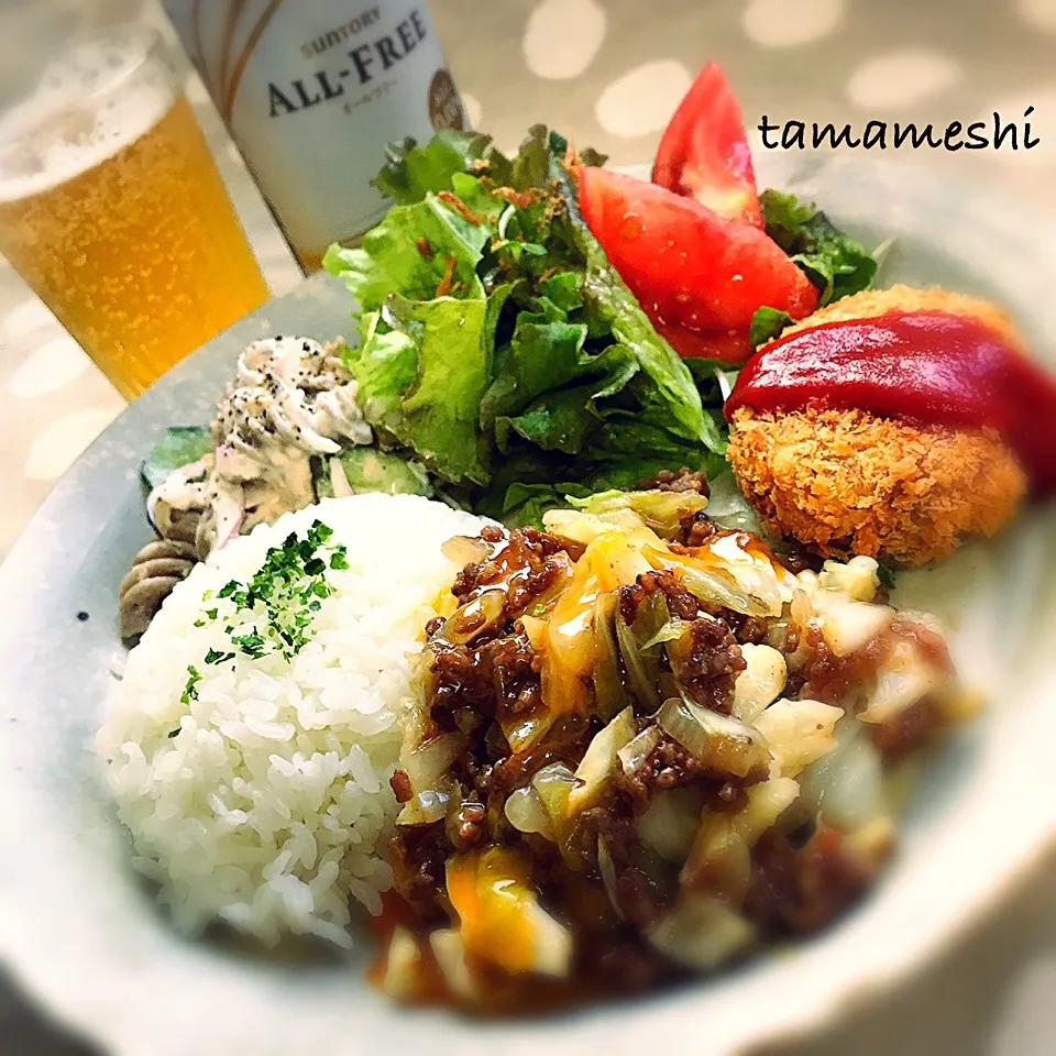 Snapdishの料理写真:きゃべつと挽肉の甘辛炒め  をワンプレートにして🍴|tamaさん