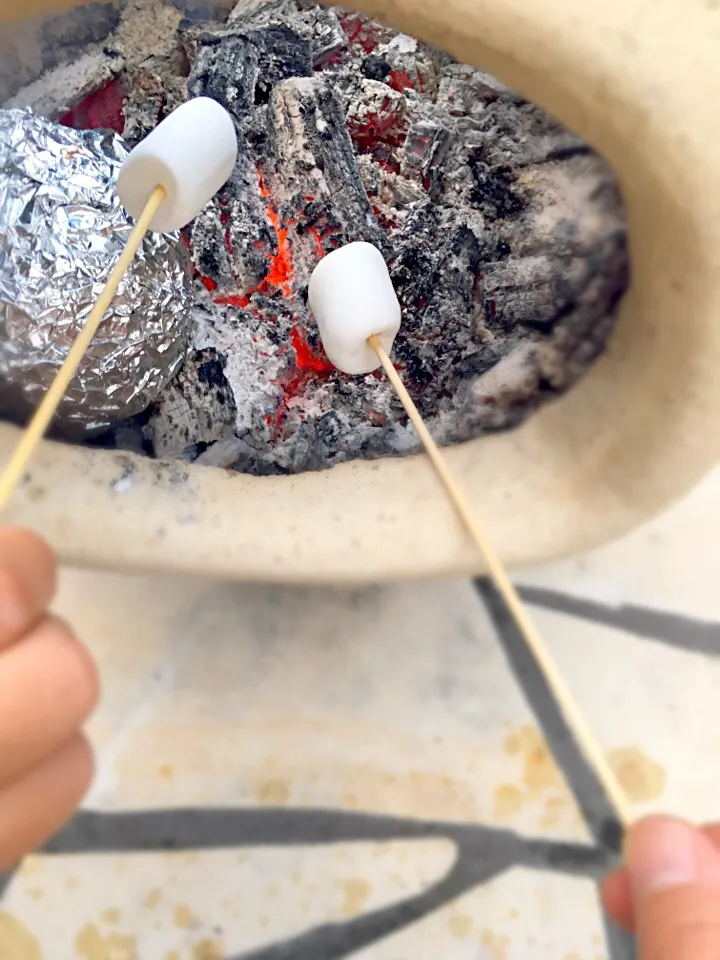 焼きマシュマロ|よしあっくさん