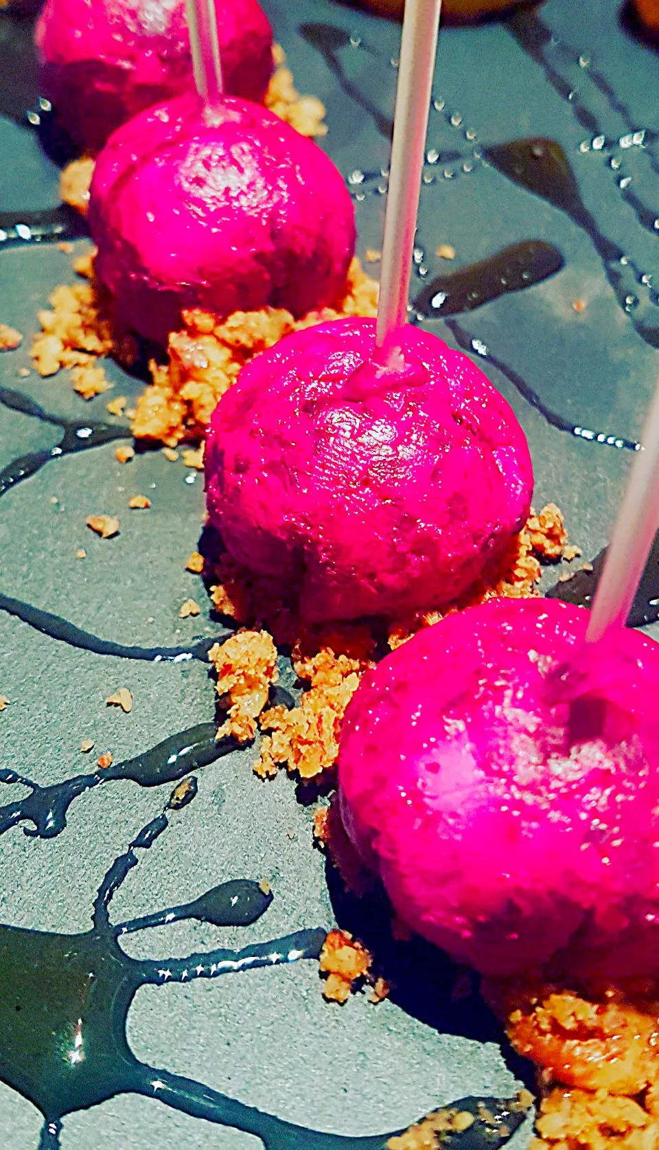 Beetroot and goats cheese lollies with pecan soil|Terence Hayさん