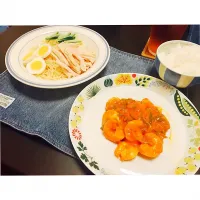 Snapdishの料理写真:エビチリ🦐ピーマン入り♡
蒸し鶏冷麺🍜
#中華料理
#エビチリ #エビ
#冷麺
#蒸し鶏#ゆで卵|ymkさん