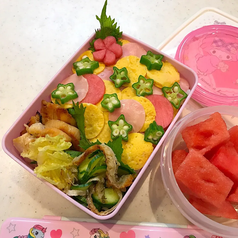 Snapdishの料理写真:今日の#お弁当 
ハムのちらし寿司
鶏
ハモ皮の酢の物|chikasdayさん