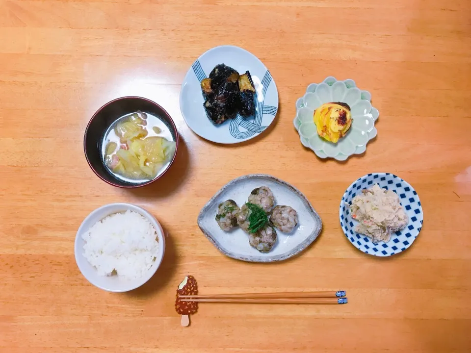 Snapdishの料理写真:夕ごはん
ふわとろ団子
揚げ茄子の味噌和え
ポテトスタック|ちゃみこさん