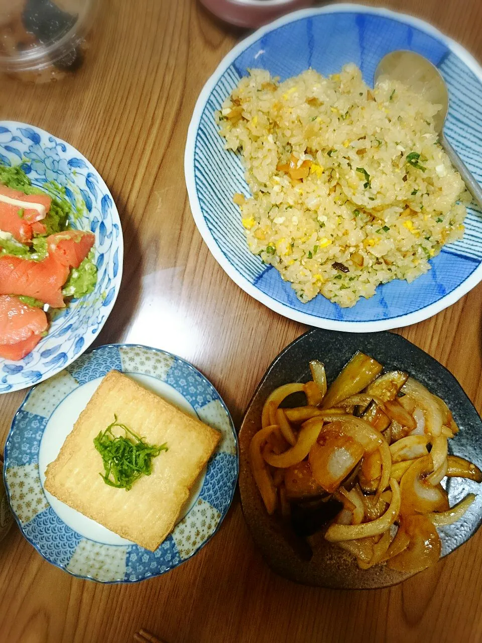 Snapdishの料理写真:・メンマ入チャーハン
・厚揚げの焼きもの
・アボカドとスモークサーモンのマヨポン和え
・玉ねぎのソテー|ようかんさん