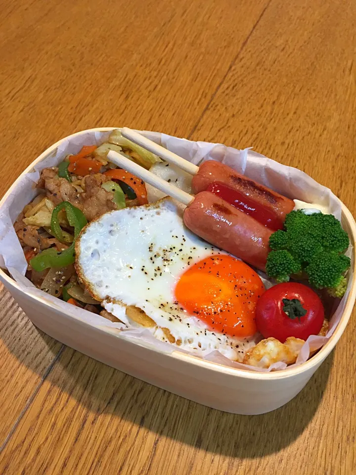 レンジで簡単☆焼そば  目玉焼きのせ  高校生息子のお弁当|まつださんさん