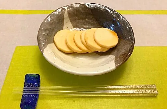 Snapdishの料理写真:昨日の即肴は昼のカプサイシン効果を実感できなかったので、長芋の味ポン即席漬けで摂取カロリーを抑える。実に簡単な一品でございますわ🤣|にゃあ（芸名）さん