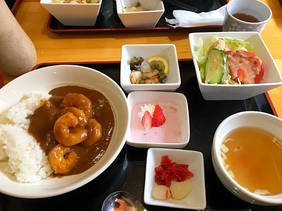 Snapdishの料理写真:えび煮込みカレー♪【ゲンベイ】|rin♪さん