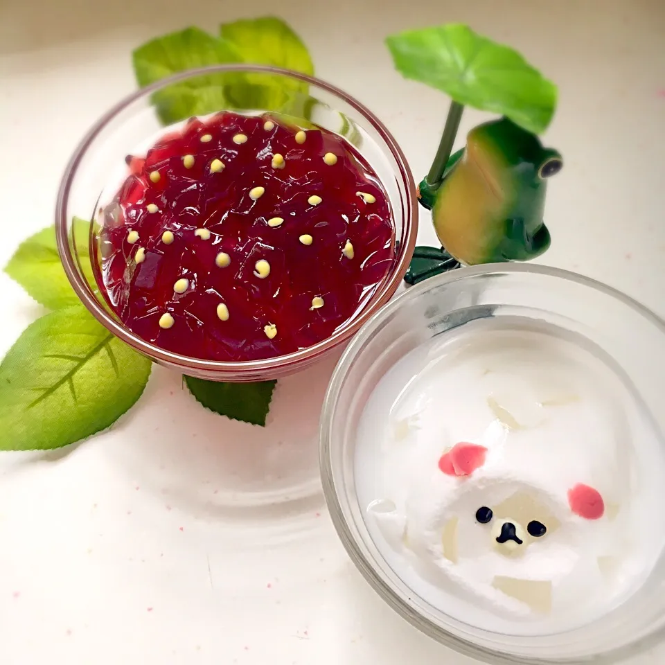 Snapdishの料理写真:紫陽花葡萄🍇ゼリーと
ヨーグルトナタデココのコリラックマゼリー|せいこさん