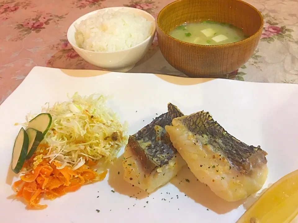 お〜 なんだか健康に良さそうな夕御飯♪|神力屋 火酒さん