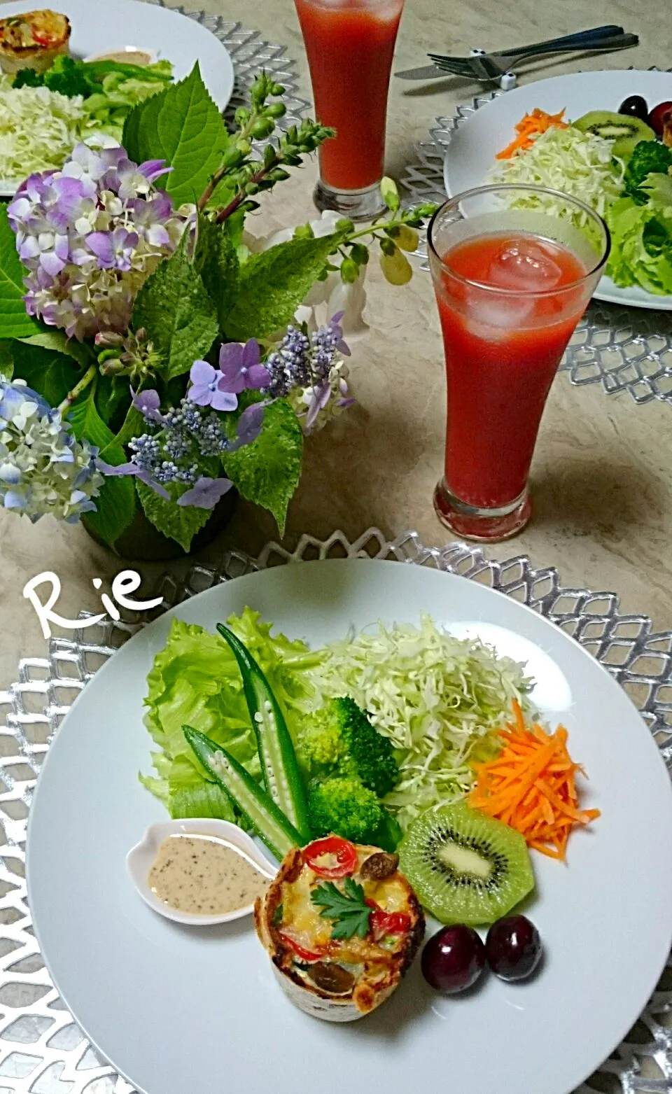 Snapdishの料理写真:♥食パン豆乳キッシュとお野菜のヘルシープレート♥|rii-kitchenさん