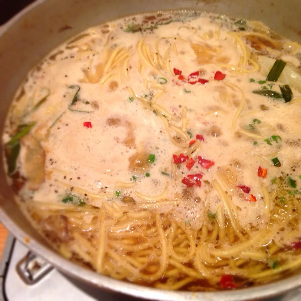 Snapdishの料理写真:モツ鍋シメのちゃんぽん麺
グツグツ😋|nao子さん