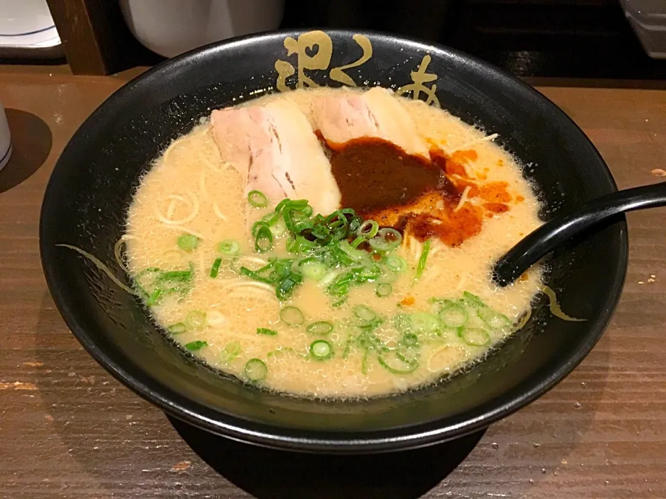 六黒ラーメン
誕生日で無料でした。|コージ💫さん