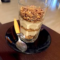 Yogurt al caffè +müesli al cioccolato #easy #light #delicious #coffe #sweet #diet|Federica Mezzogoriさん