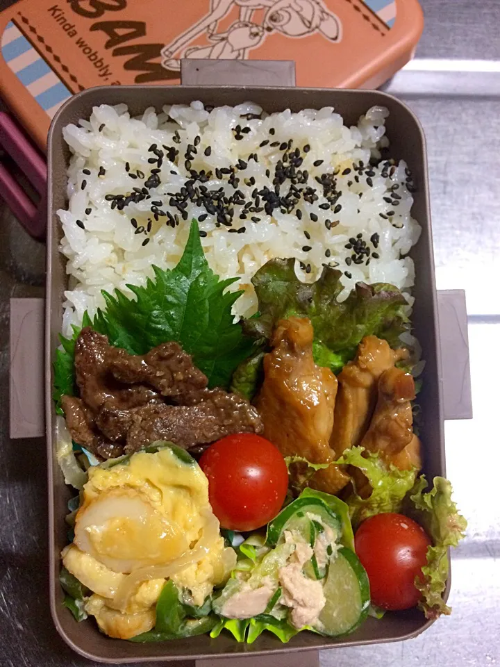 Snapdishの料理写真:2017/06/10お弁当
#お弁当 #お弁当記録 #男子弁当#チキンヒーローの甘辛炒め#鹿肉の大和煮#ツナときゅうりのサラダ#ちくわと野菜の卵とじ#おかずに苦戦#彩り悪い|かなさん